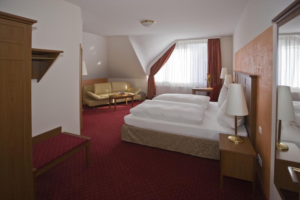 Hotel Schuberths Am Schloss Buttenheim Room photo